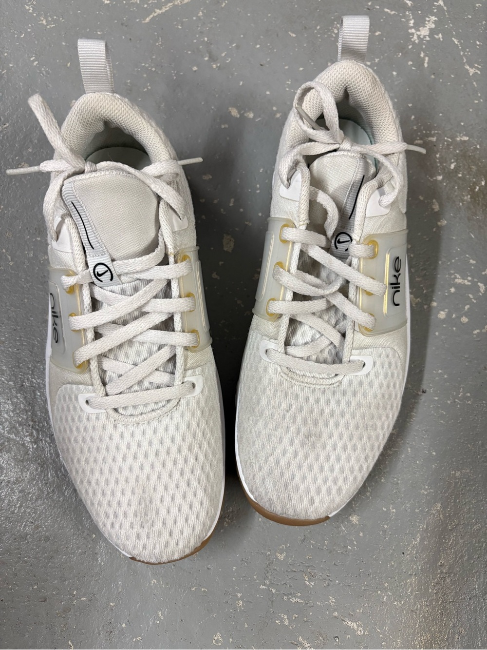 Nike women’s Renew In-Season TR 10 'Platinum Tint Metallic Gold Star'